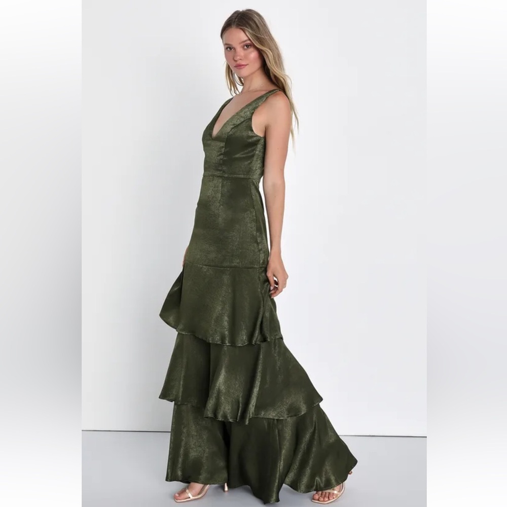 Lulus exclusive elegance olive green tiered floor length gown sz Small
